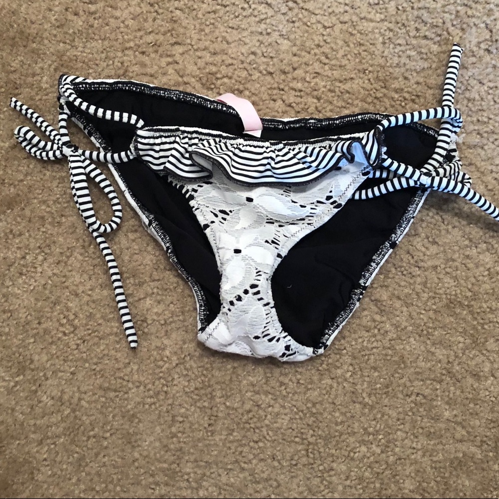 Victoria’s Secret bikini bottoms- XS
